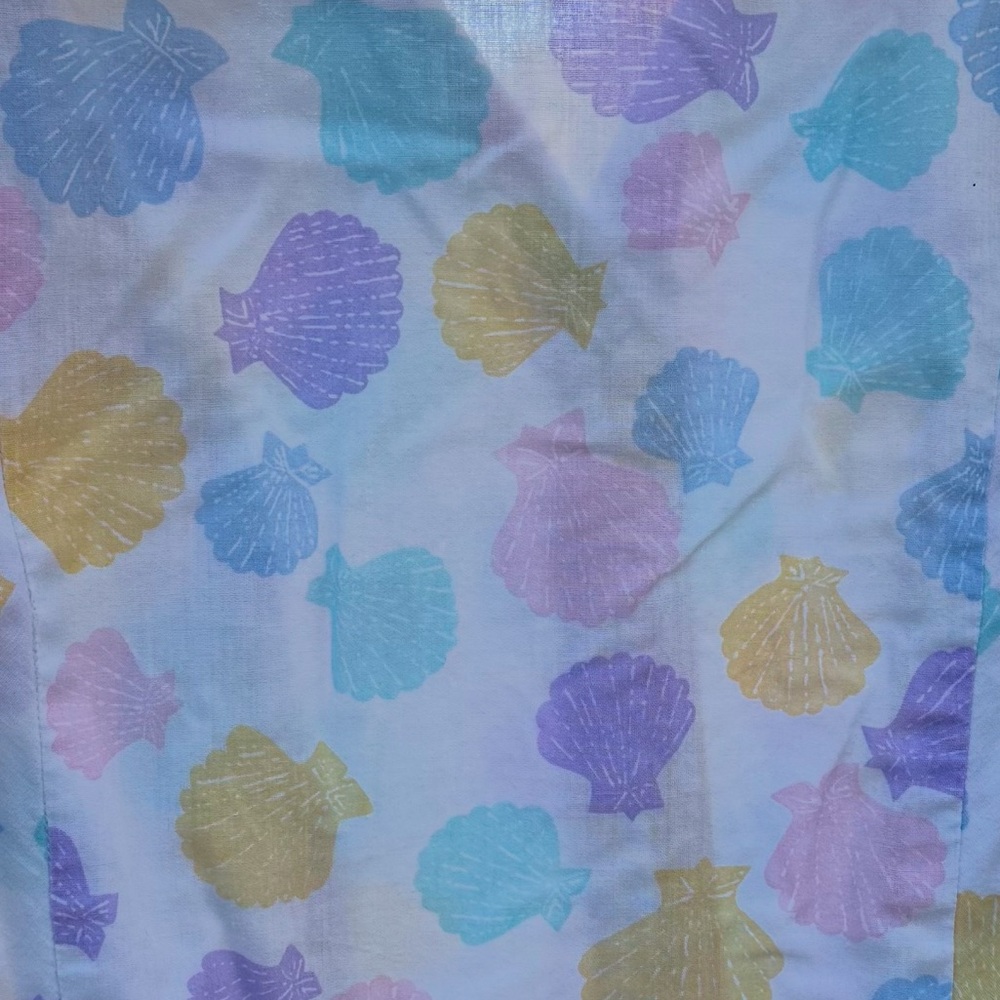 Cutest vintage seashell blouse - Picture 3 of 3